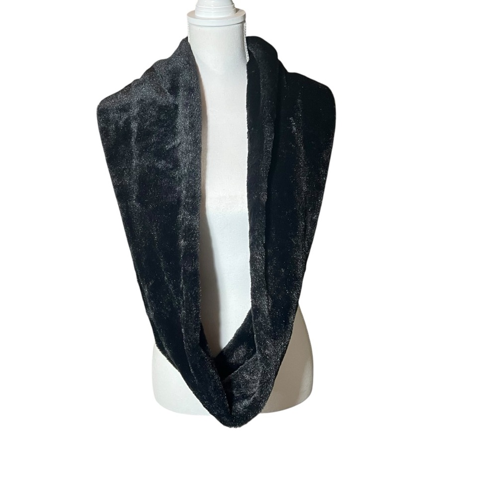 Olivia Fallen Black Faux Fur Infinity Scarf Winter Snow Bunny Cozy Old Money NWT